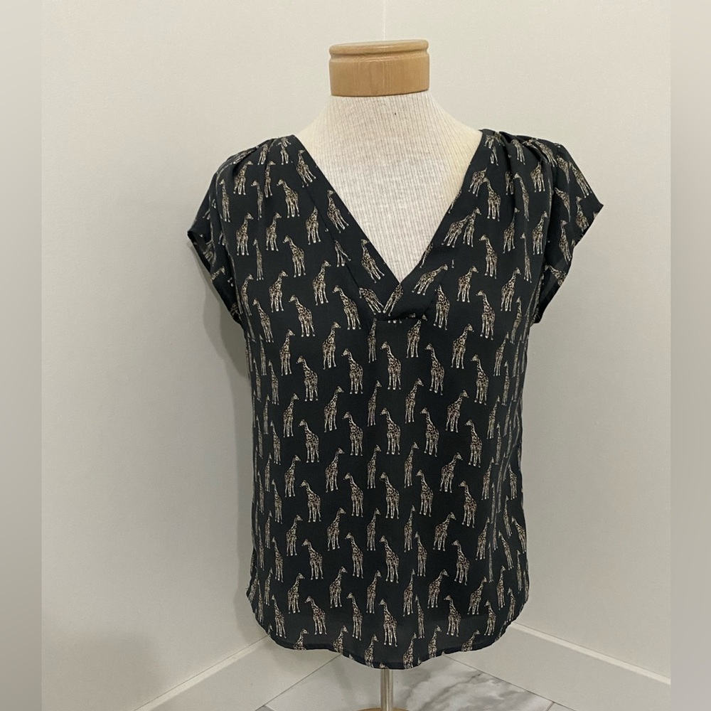 2/$20❤️- SHIRT | Women’s H&M Giraffe shirt size small